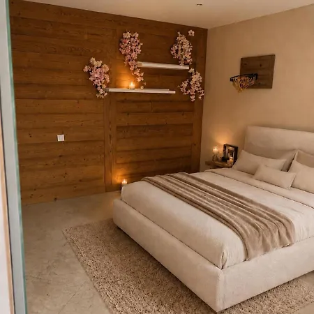 Villa Les Hauts De Constance, Swimming Pool & *
